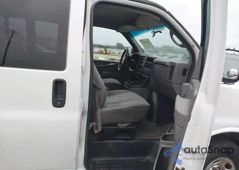 2005 Chevrolet Express из США, поврежденный, VIN 1GAHG35U851244033